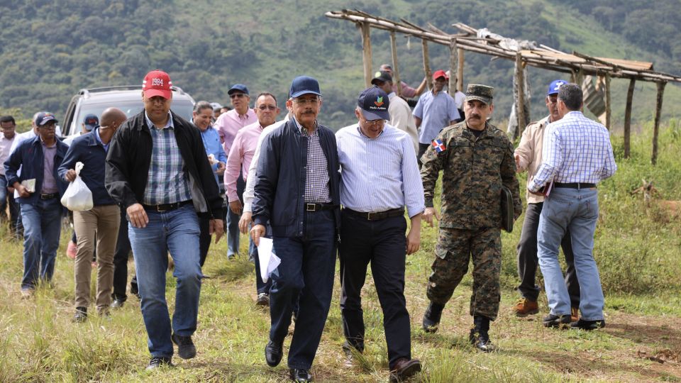Danilo Medina: "Vengo a oír, para que no me digan que las cosas están hechas sin estarlo"