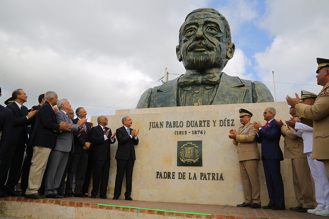 Presidente Danilo Medina encabeza acto inaugural Padres de la Patria honran la Bandera