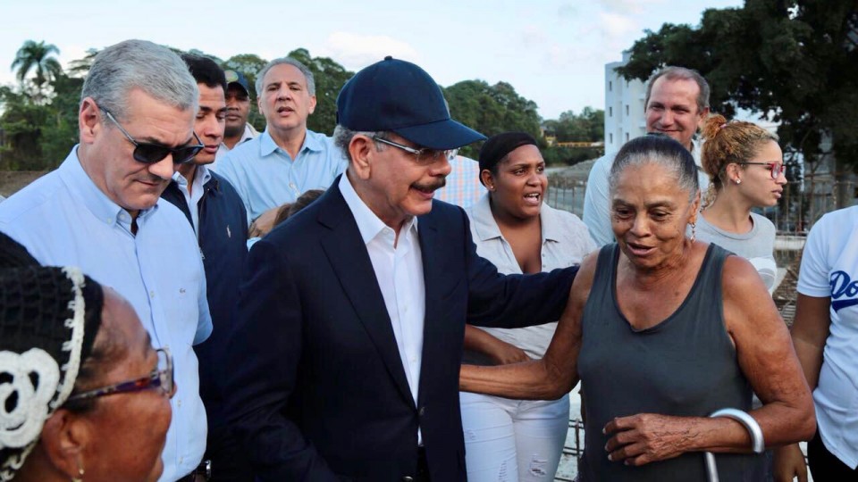 Danilo supervisa avances transformación urbana El Riito en La Vega.