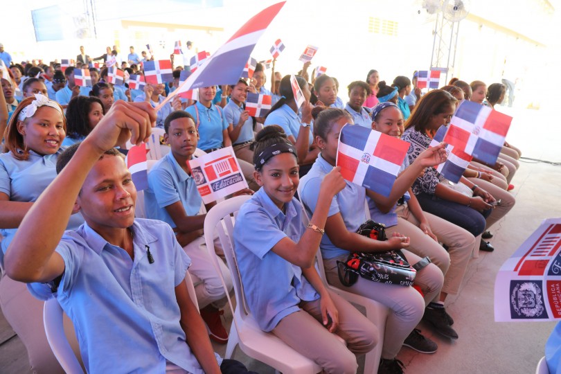  Danilo entrega liceo y escuela en Las Matas de Farfán, San Juan