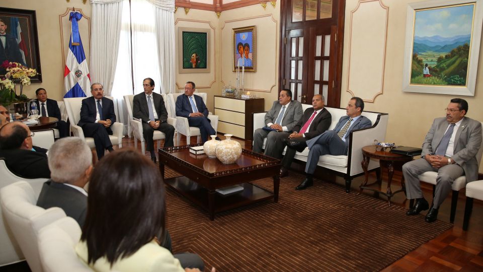 https://www.flickr.com/photos/presidenciard/32903366030/in/album-72157681109659575/