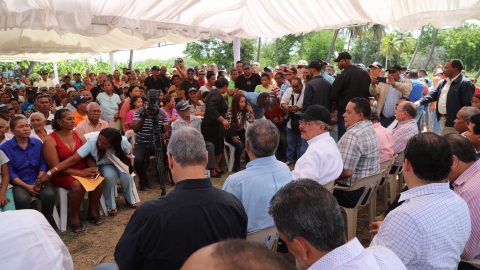 A Cristóbal, en Independencia, Danilo llevó hoy el inicio de una mejor vida para su gente