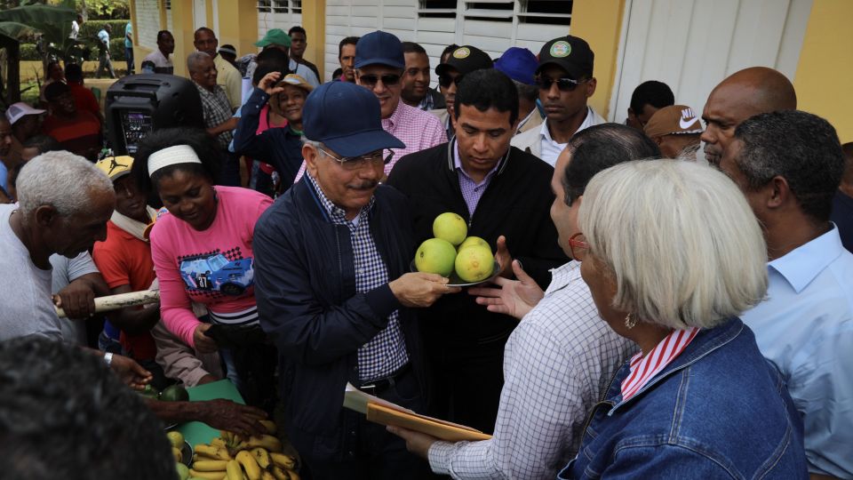 Danilo Medina: "Vengo a oír, para que no me digan que las cosas están hechas sin estarlo"