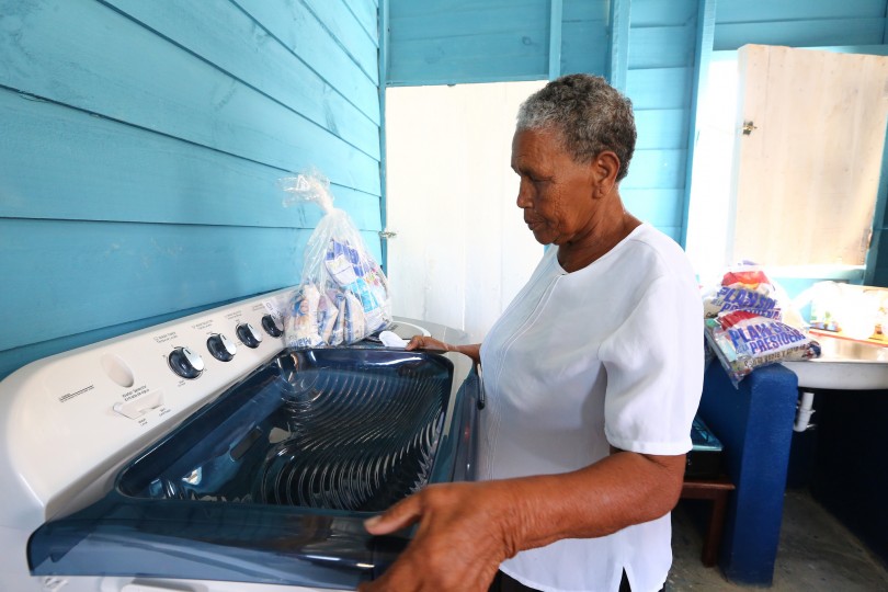 Alegría en Duvergé; Primera Dama entrega 21 viviendas, remodelación de capilla y asfaltado de calles