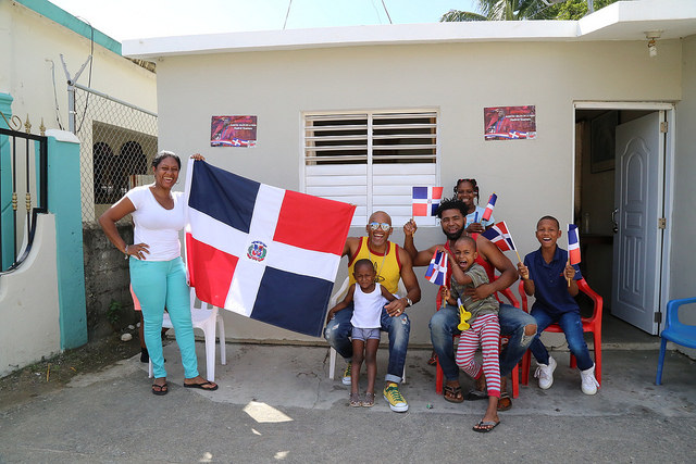 Con alegría, pueblo de Don Gregorio sale a las calles en espera de su ídolo Vladimir Guerrero