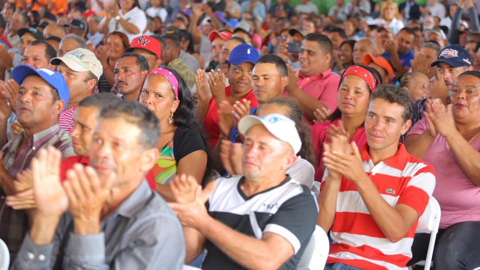 Entrega de títulos de propiedad