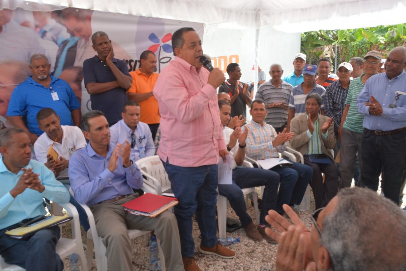 Comisión se reúne con productores y comunitarios de Barahona