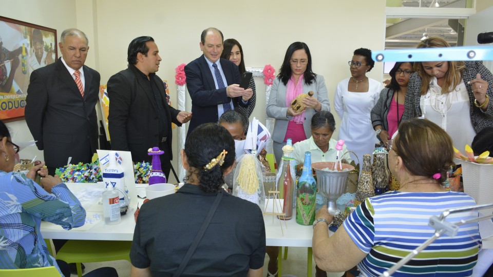 Embajador Israel en RD visita Centro Atención Adulto Mayor Ciudad Juan Bosch