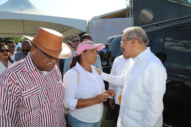 Entrega de títulos, Azua, Propiedad