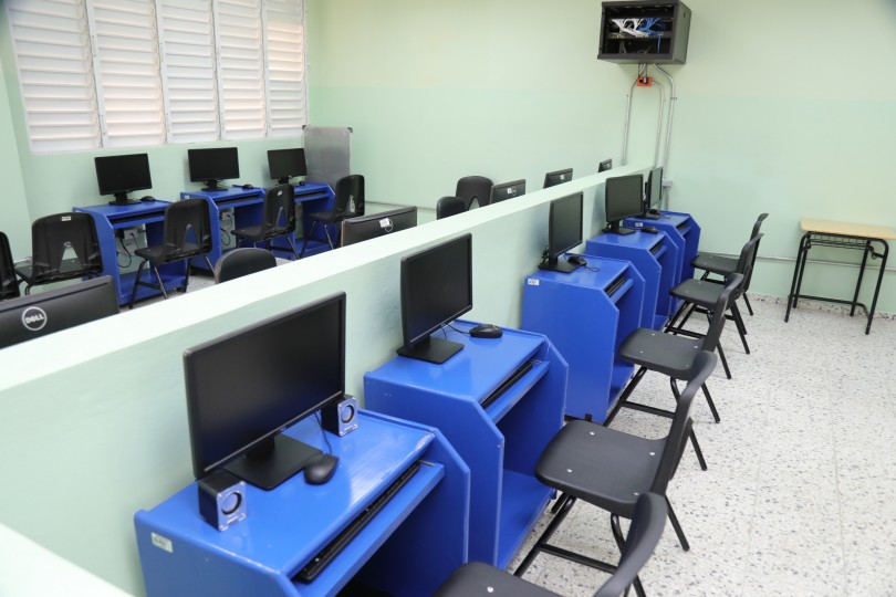  Danilo entrega liceo y escuela en Las Matas de Farfán, San Juan