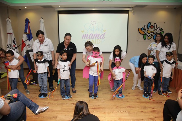  Niños del CAID celebran el Día de las Madres 2019