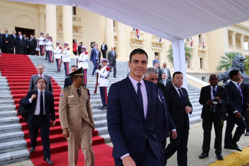 Pedro Sánchez sale del Palacio Nacional