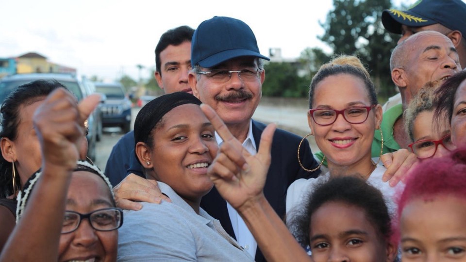 Danilo supervisa avances transformación urbana El Riito en La Vega.