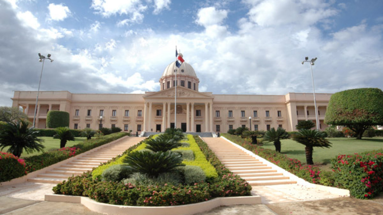 Fachada frontal Palacio Nacional, República Dominicana