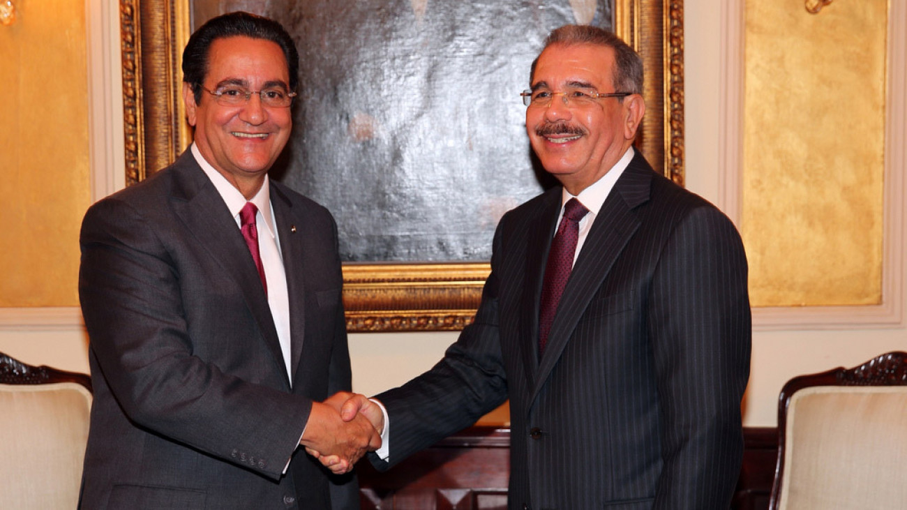 Presidente Danilo Medina junto al recto de la UASD, Iván Grullón