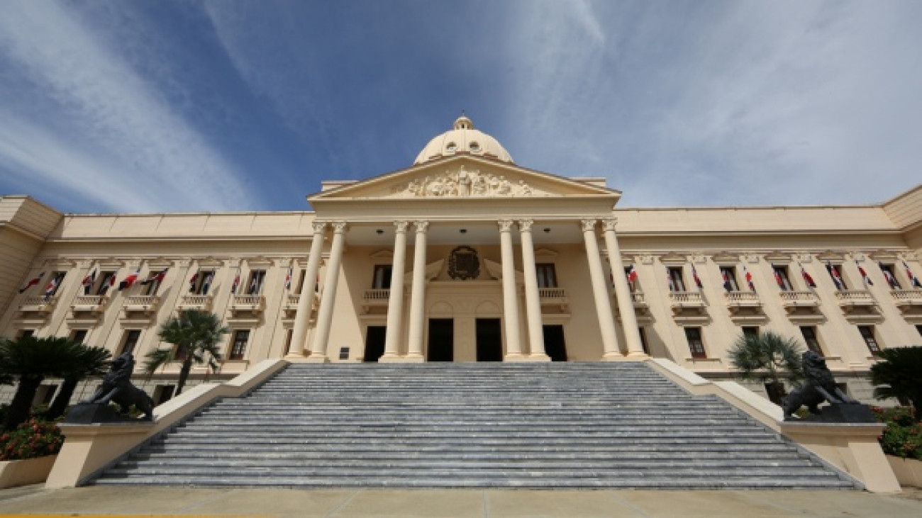 Fachada frontal Palacio Nacional, República Dominicana