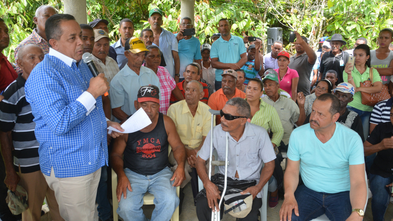 Director del IAD, Emilio Toribio Olivo y productores