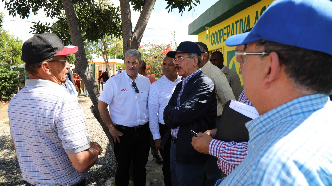 Diálogo franco con autoridades y comunitarios: Danilo da seguimiento a proyecto en Villa Fundación