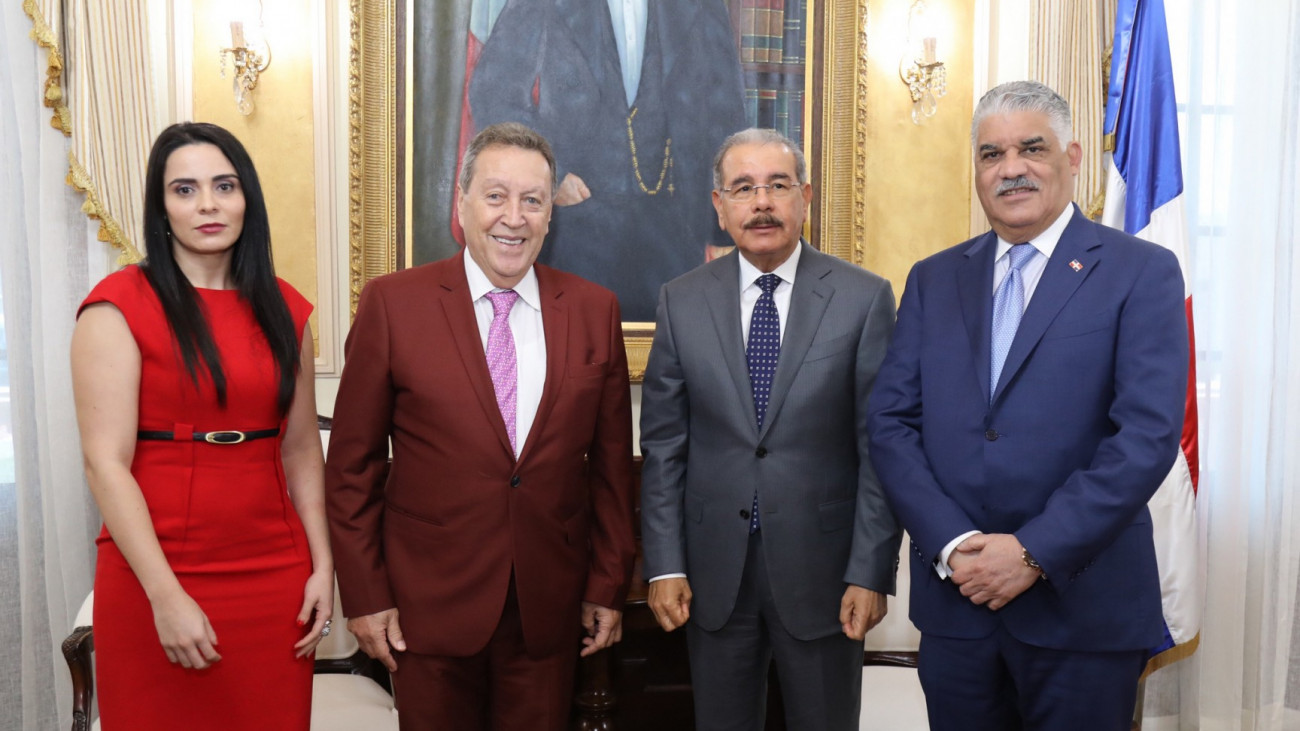 Danilo Medina recibe en su despacho al ex presidente de Guatemala y secretario del SICA, Vinicio Cerezo