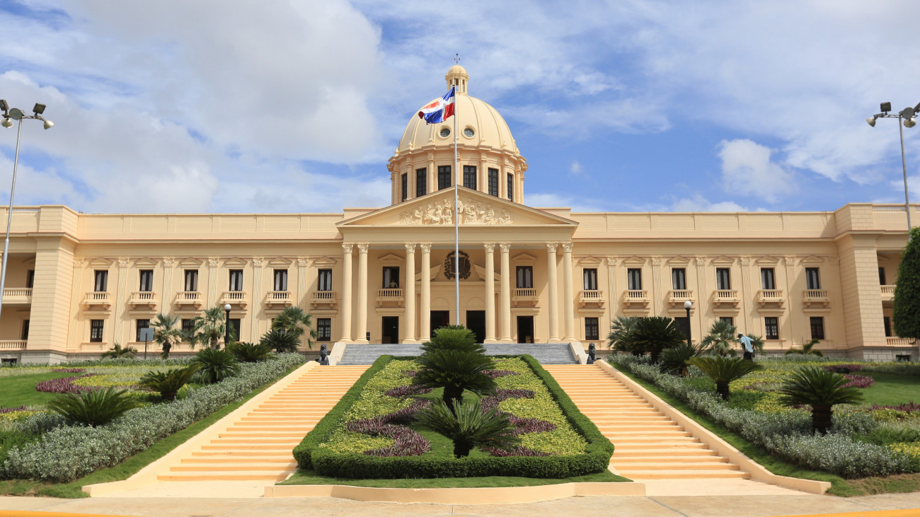 Fachada frontal Palacio Nacional, República Dominicana