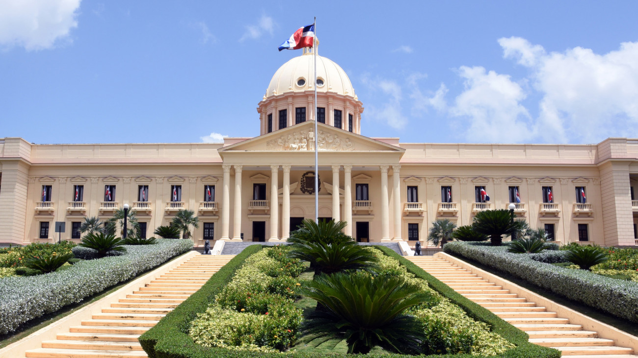 Fachada frontal Palacio Nacional, República Dominicana