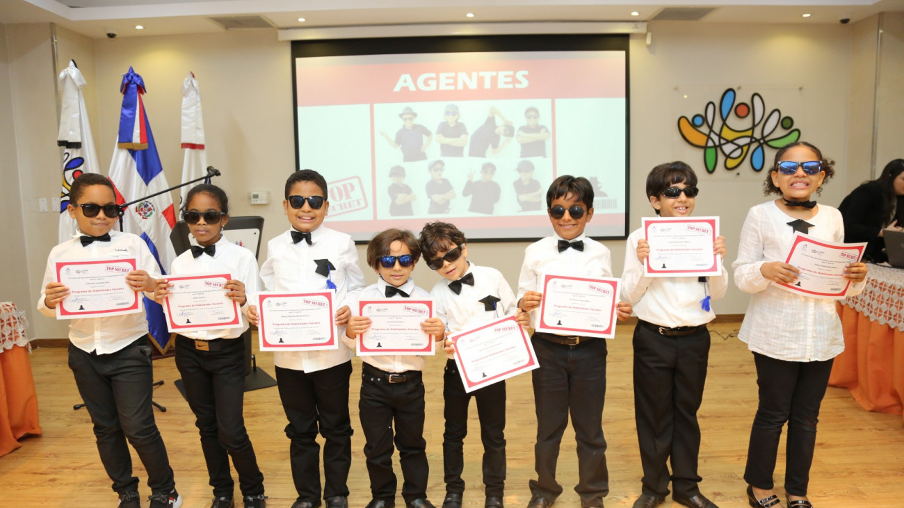  Niños y niñas del CAID graduados en “Habilidades Sociales”