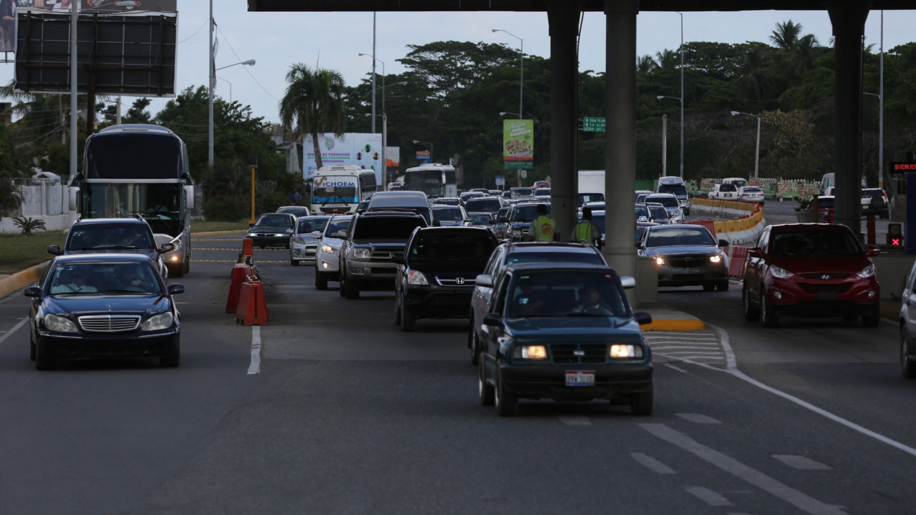 Presidente Danilo Medina aprueba reglamentos elaborados por el INTRANT