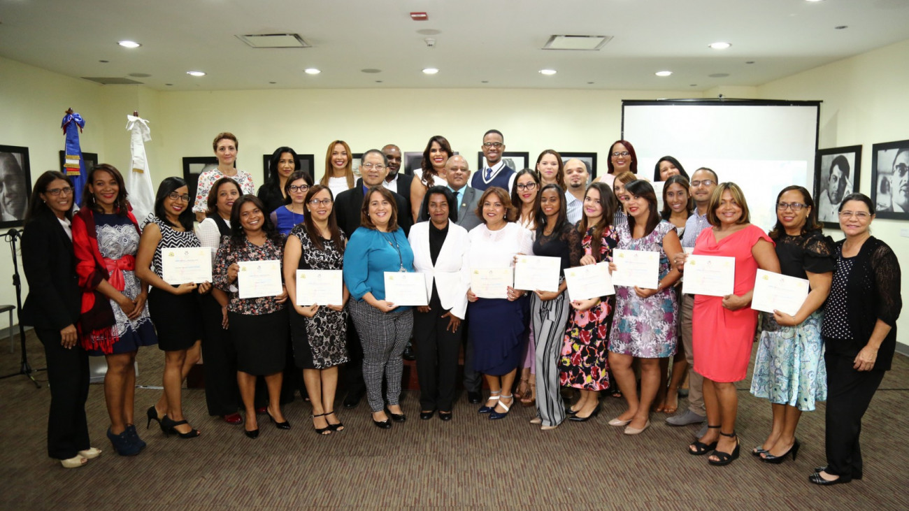 Fortalecer, familias, Despacho Primera Dama, capacita, profesionales conducta