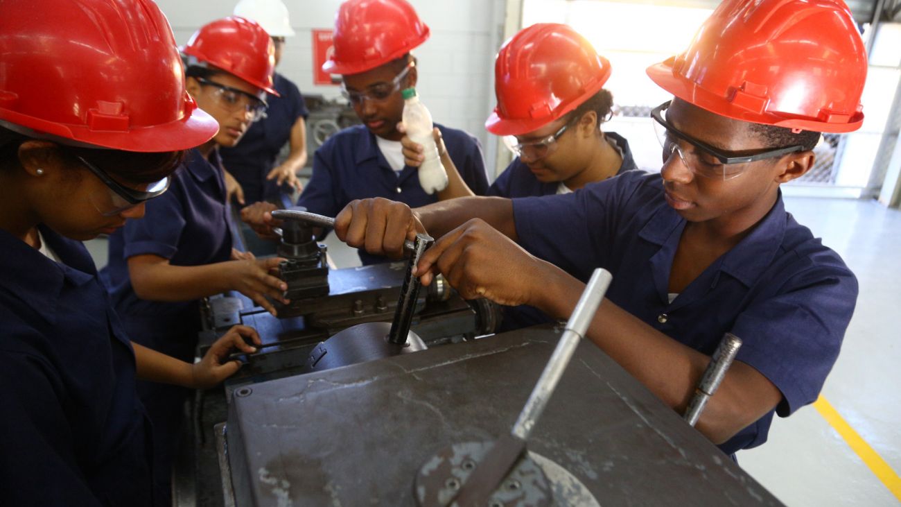 Jovenes del Centro de Investigación y Desarrollo del Politécnico Loyola