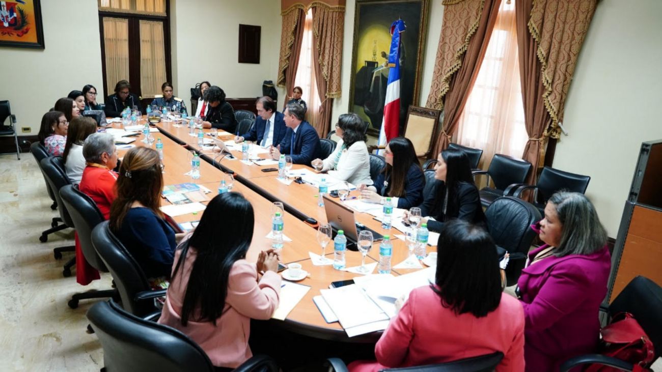 Ministro de la Presidencia, Gustavo Montalvo encabeza reunión