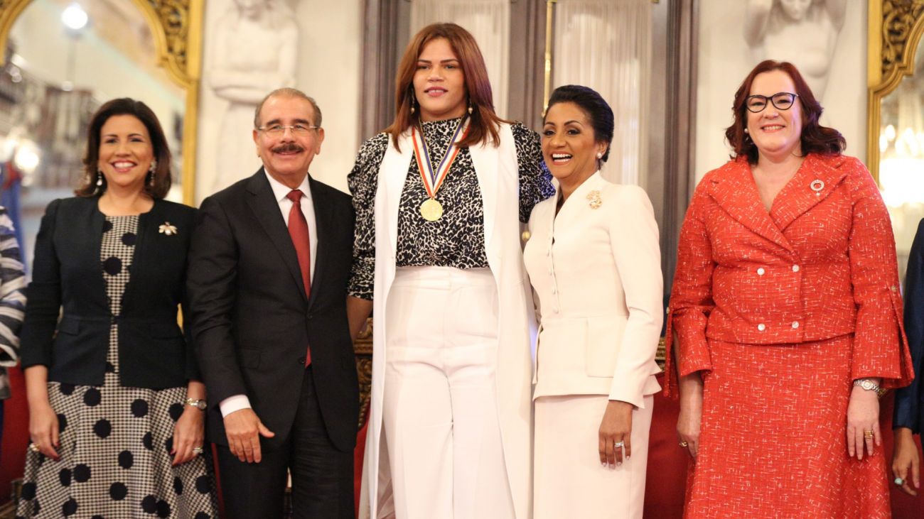 acto premio mujer dominicana