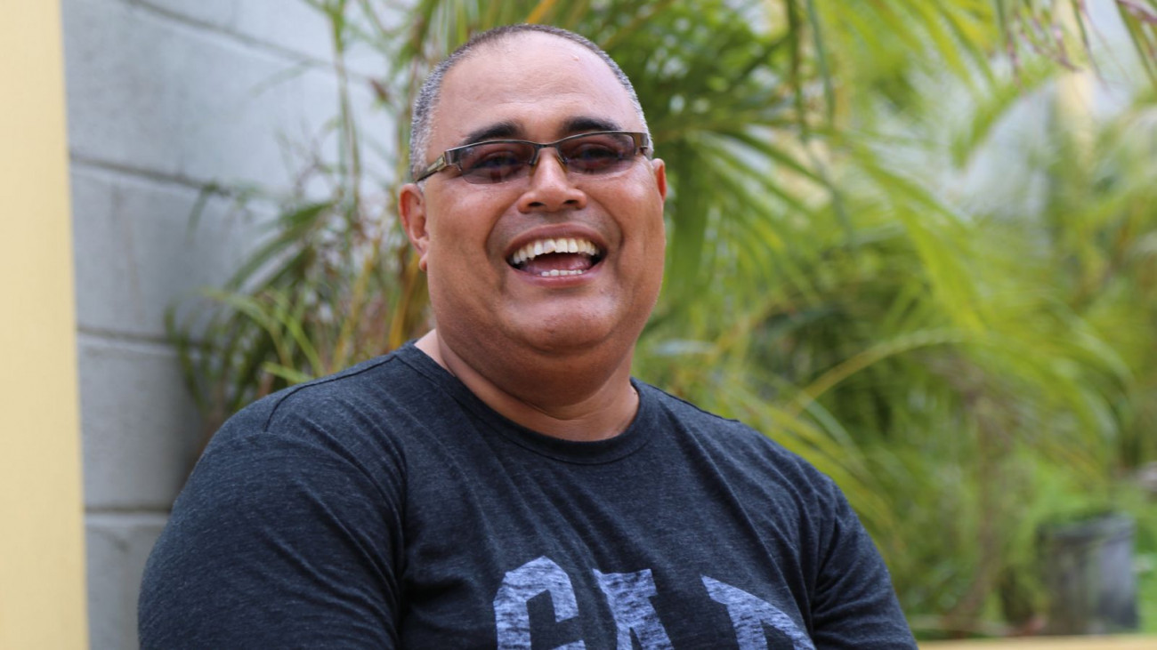 Hombre sonriendo