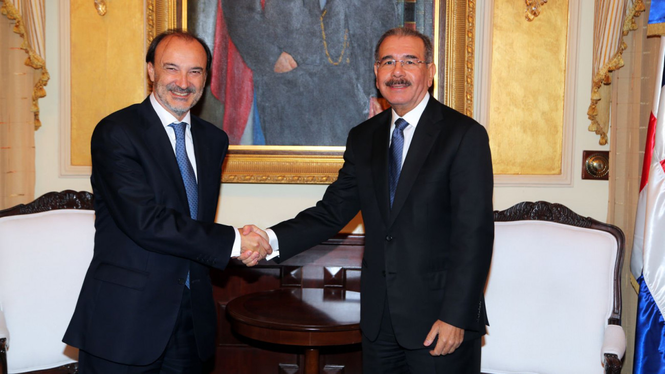 Danilo Medina junto a secretario de Estado de Cooperación Internacional y para Iberoamérica del Ministerio de Asuntos Exteriores y Cooperación de España, Jesús Manuel Gracia Aldaz
