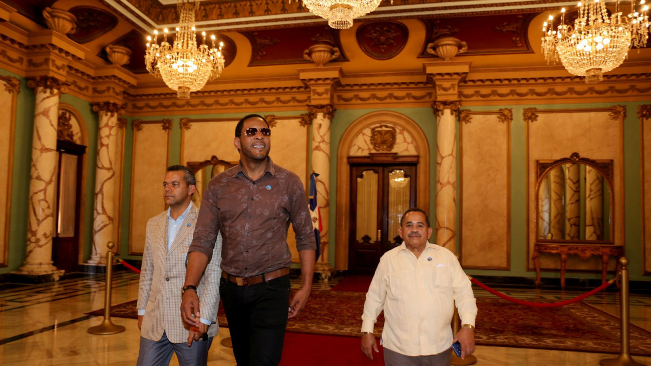 El ex campeón mundial de atletismo, el cubano Javier Sotomayor.