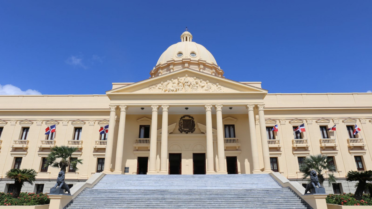 Explanada frontal del Palacio Nacional de República Dominicana 