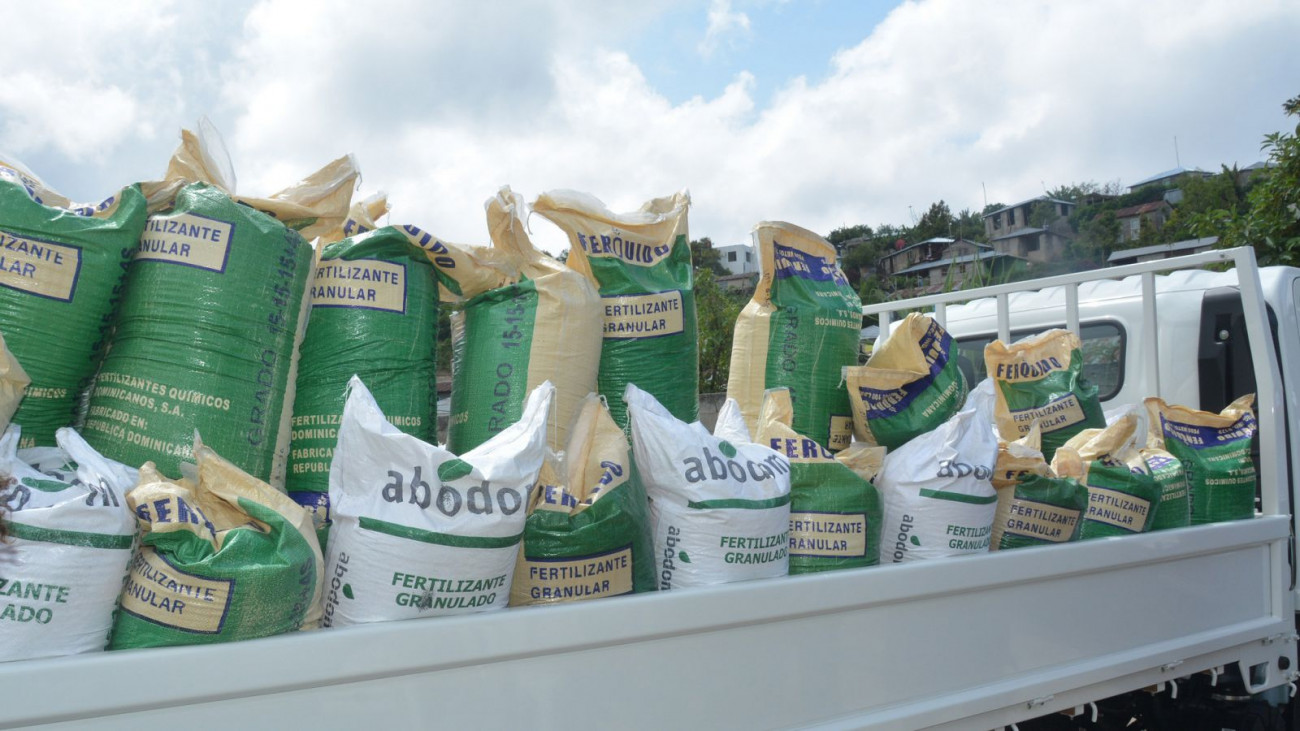 Abono entregado a productores