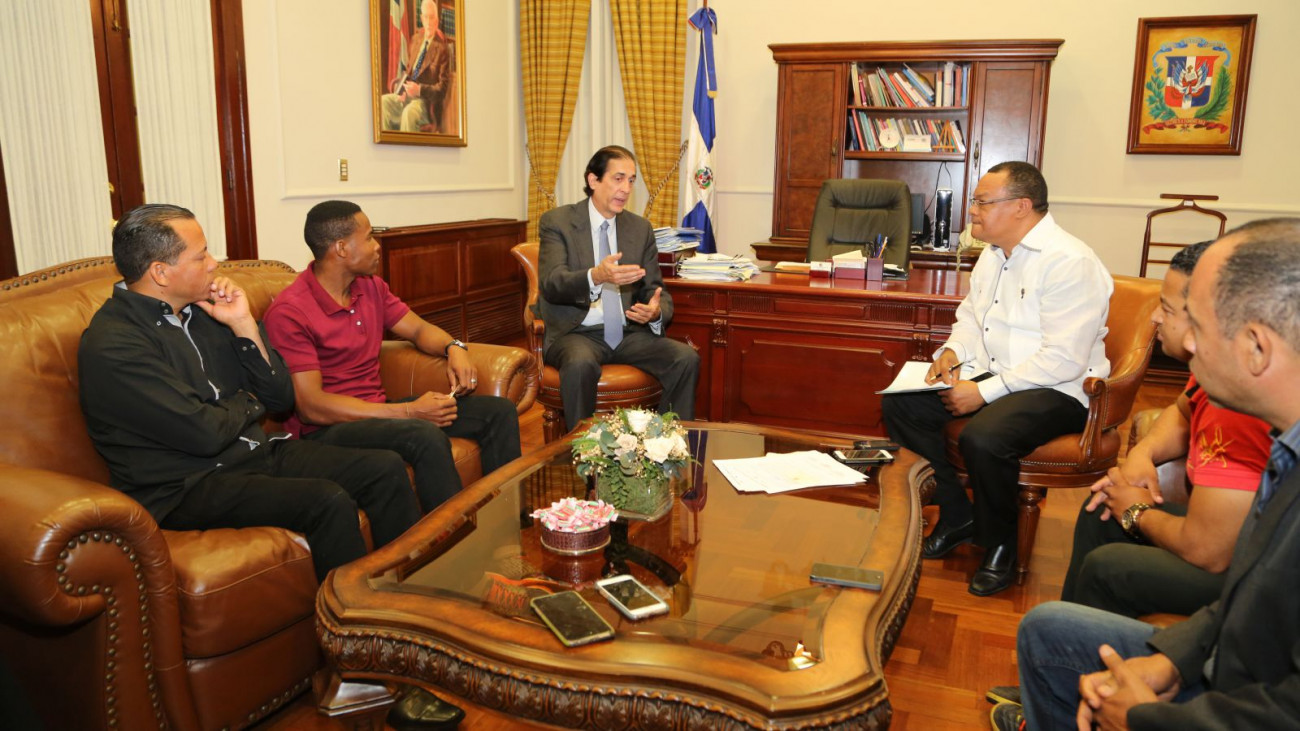 Ministro de la Presidencia, Gustavo Montalvo, encabeza reunión
