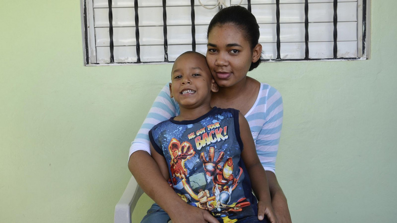 Candy Castellanos y su hijo