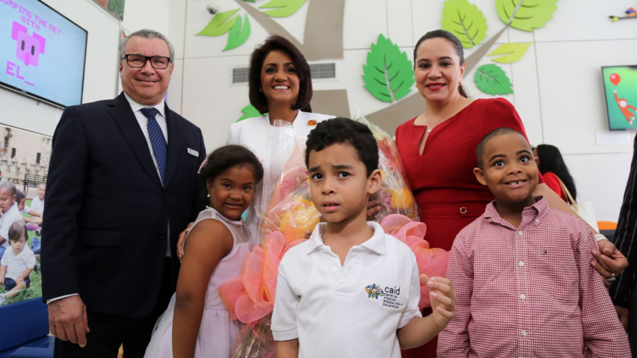 Primera Dama Cándida Montilla de Medina y la Primera Dama de Honduras, Ana María García de Hernández