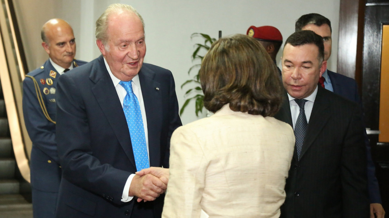 Rey Juan Carlos llegando al país