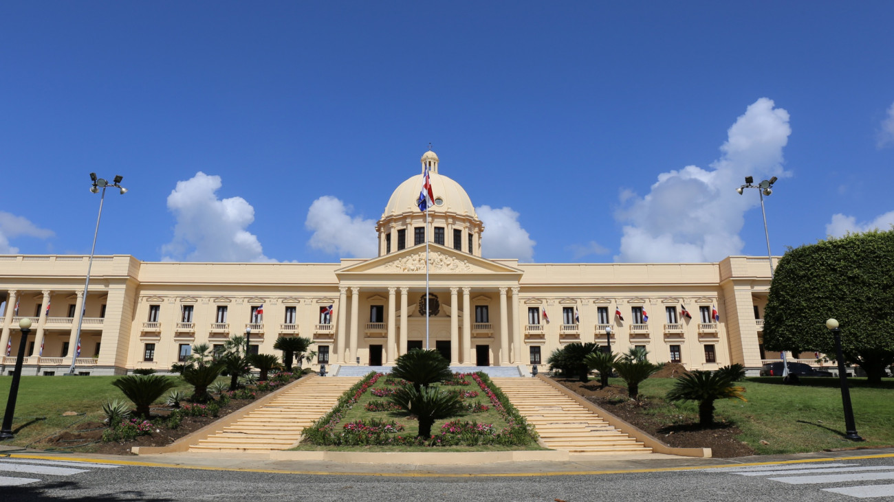 Fachada frontal Palacio Nacional, República Dominicana