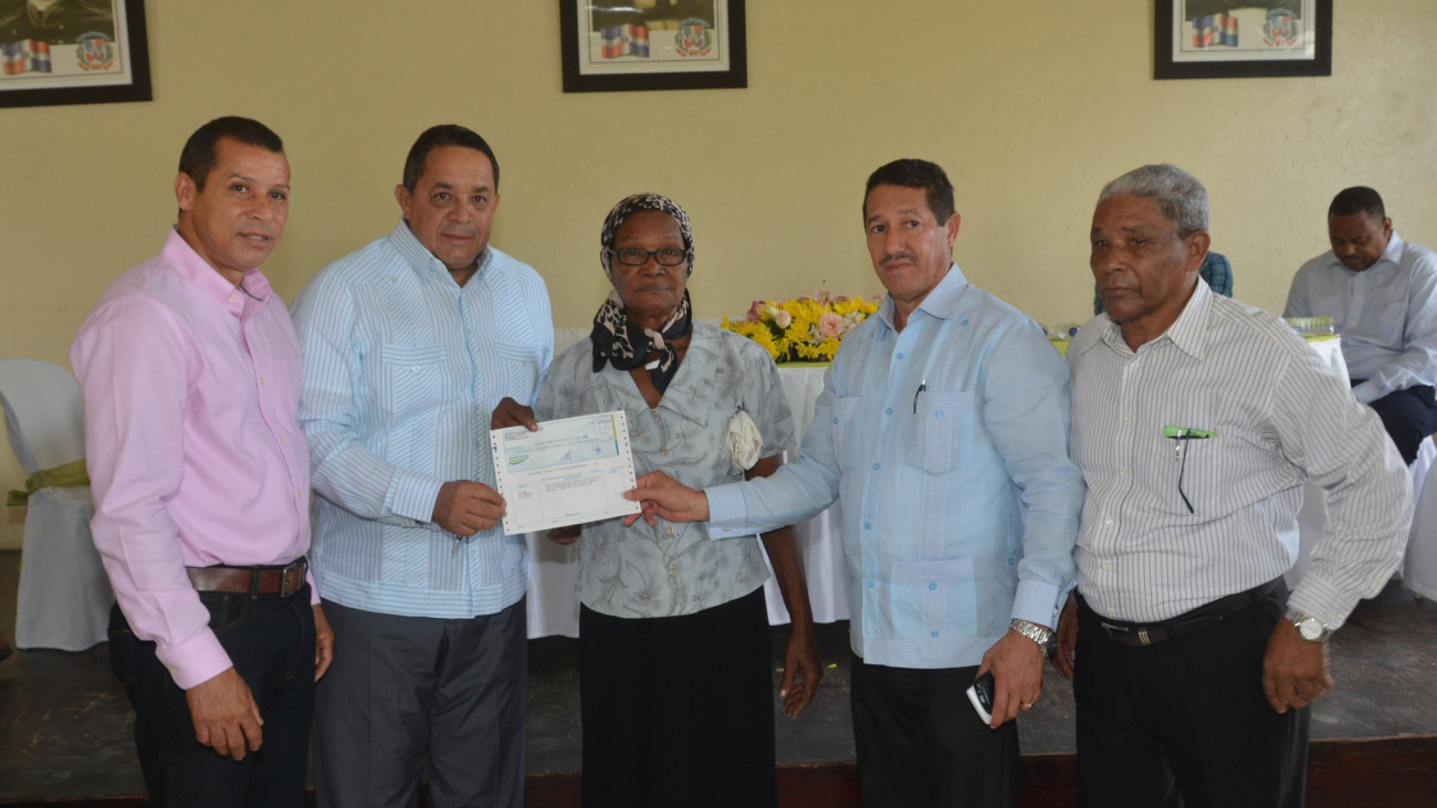 Gobierno entrega un millón 848 mil 789 pesos a 85 productores de caña. 