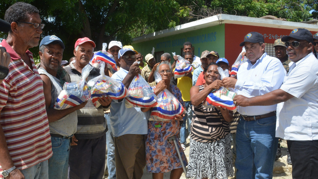 IAD entrega alimentos
