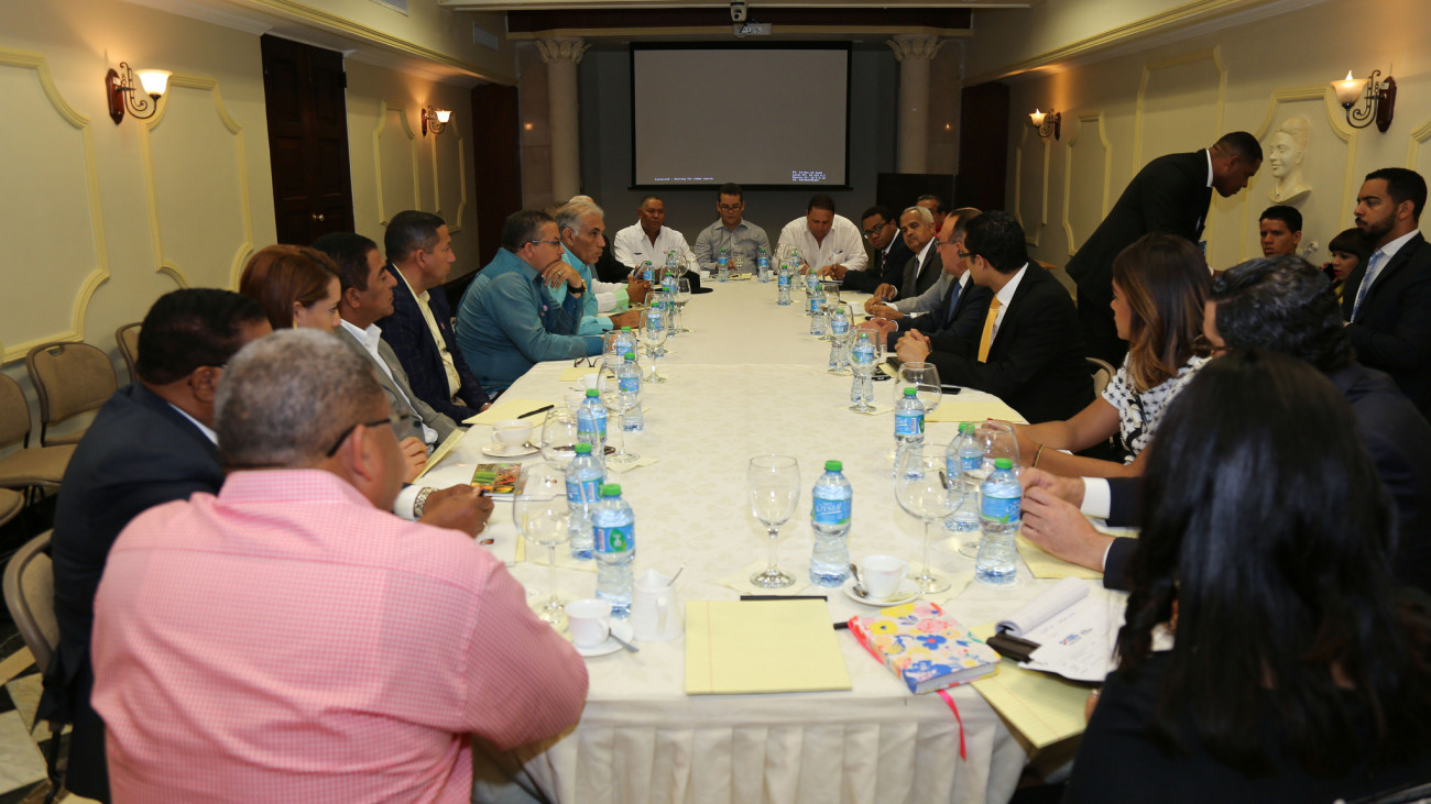 Gobierno reunido con productores 
