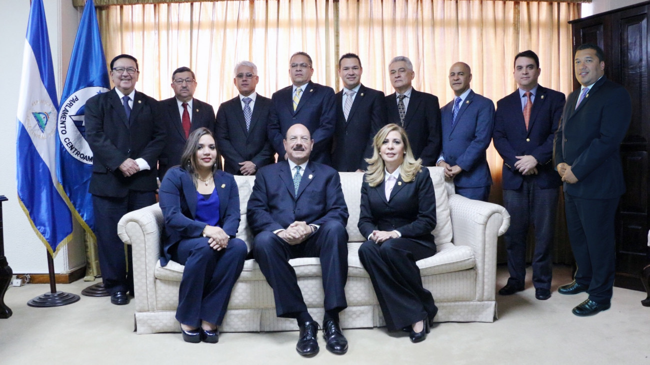 Parlamentarios del organismo PARLACEN