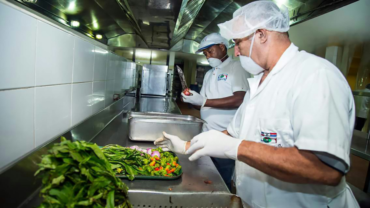 El Gobierno continúa brindando asistencia alimentaria a familias afectadas por las inundaciones de los últimos días.