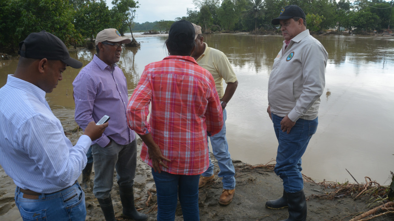 Director del IAD, Emilio Toribio Olivo y productores
