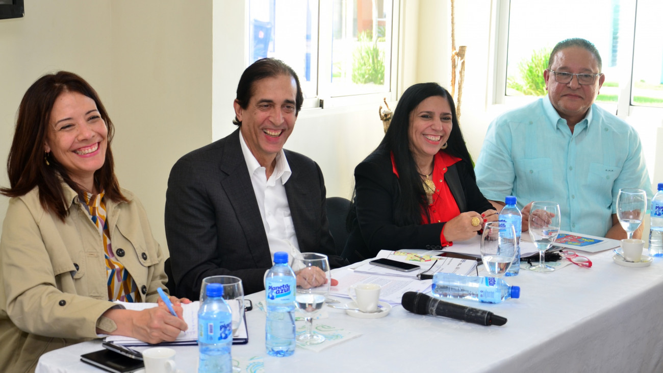 Ministro de la Presidencia, Gustavo Montalvo, encabeza reunión