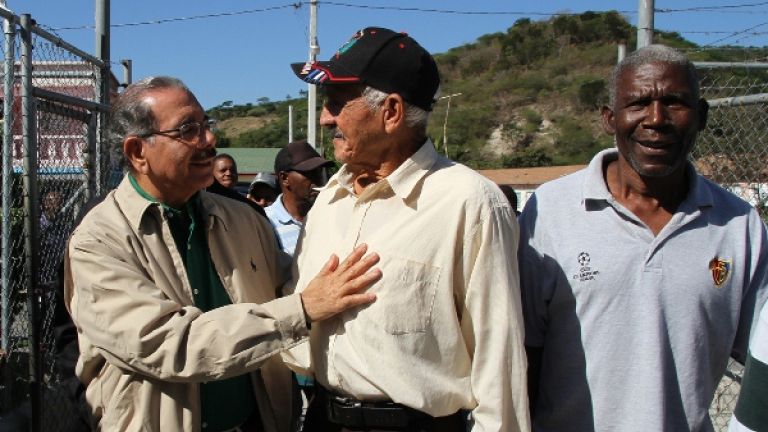 Danilo Medina y productores de plátanos 