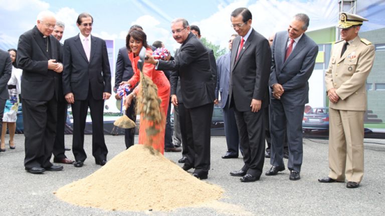 Primera dama, Cándida Montilla de Medina.